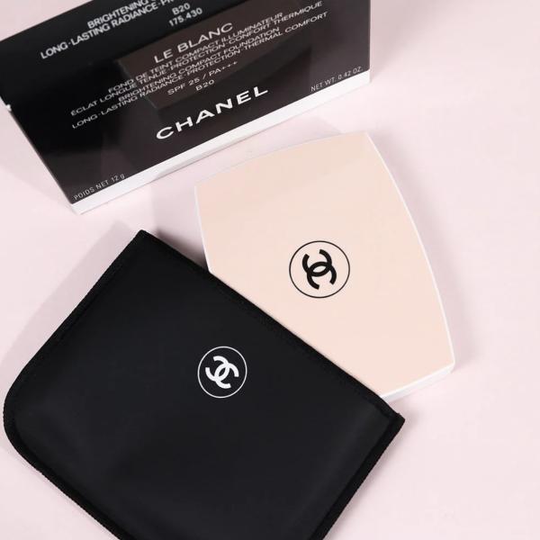 Chanel Le Blanc Brightening Compact Foundation